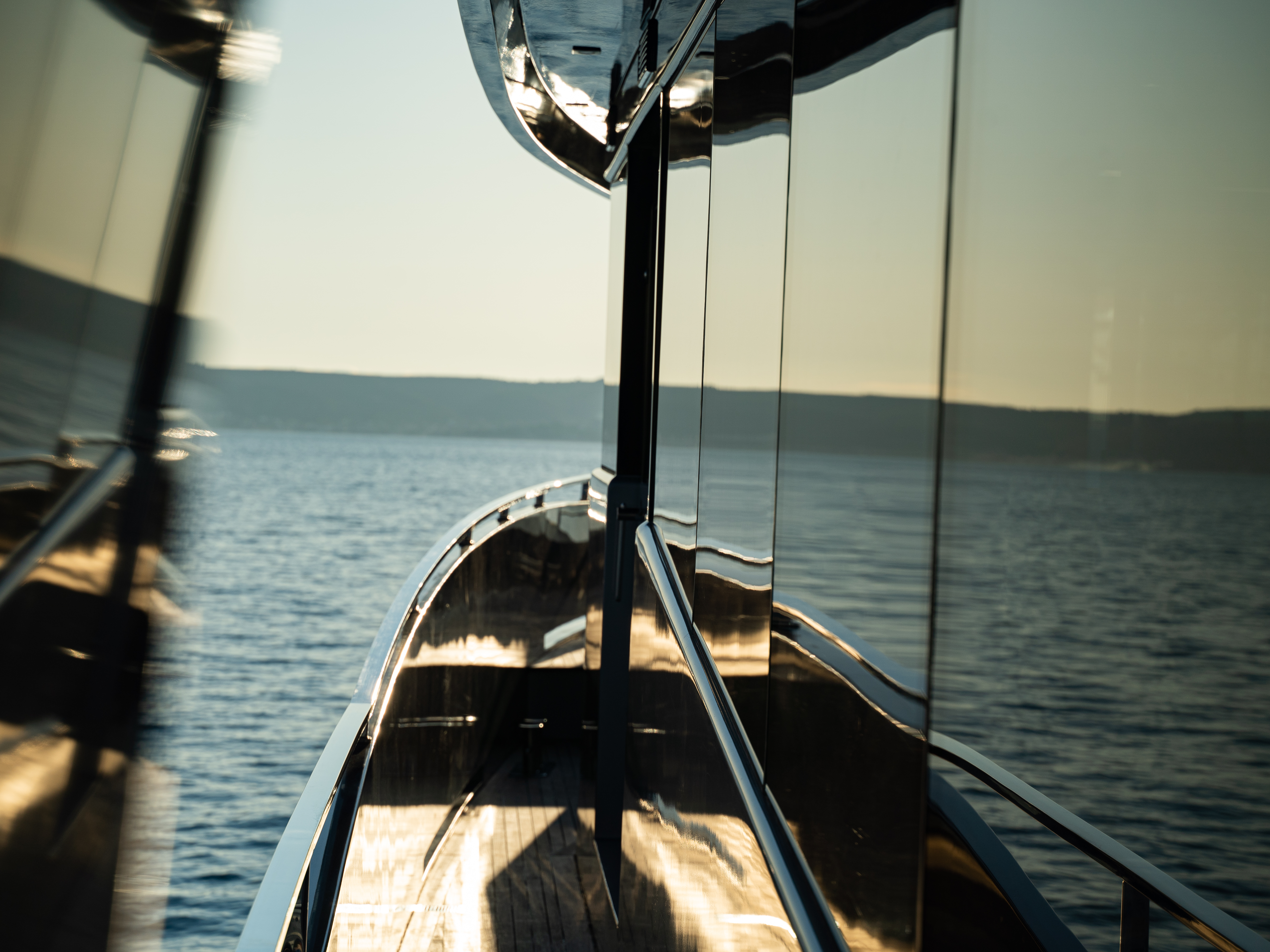 CUSTOM BUILT EXPLORER YACHT TIMELESS 80 - 9