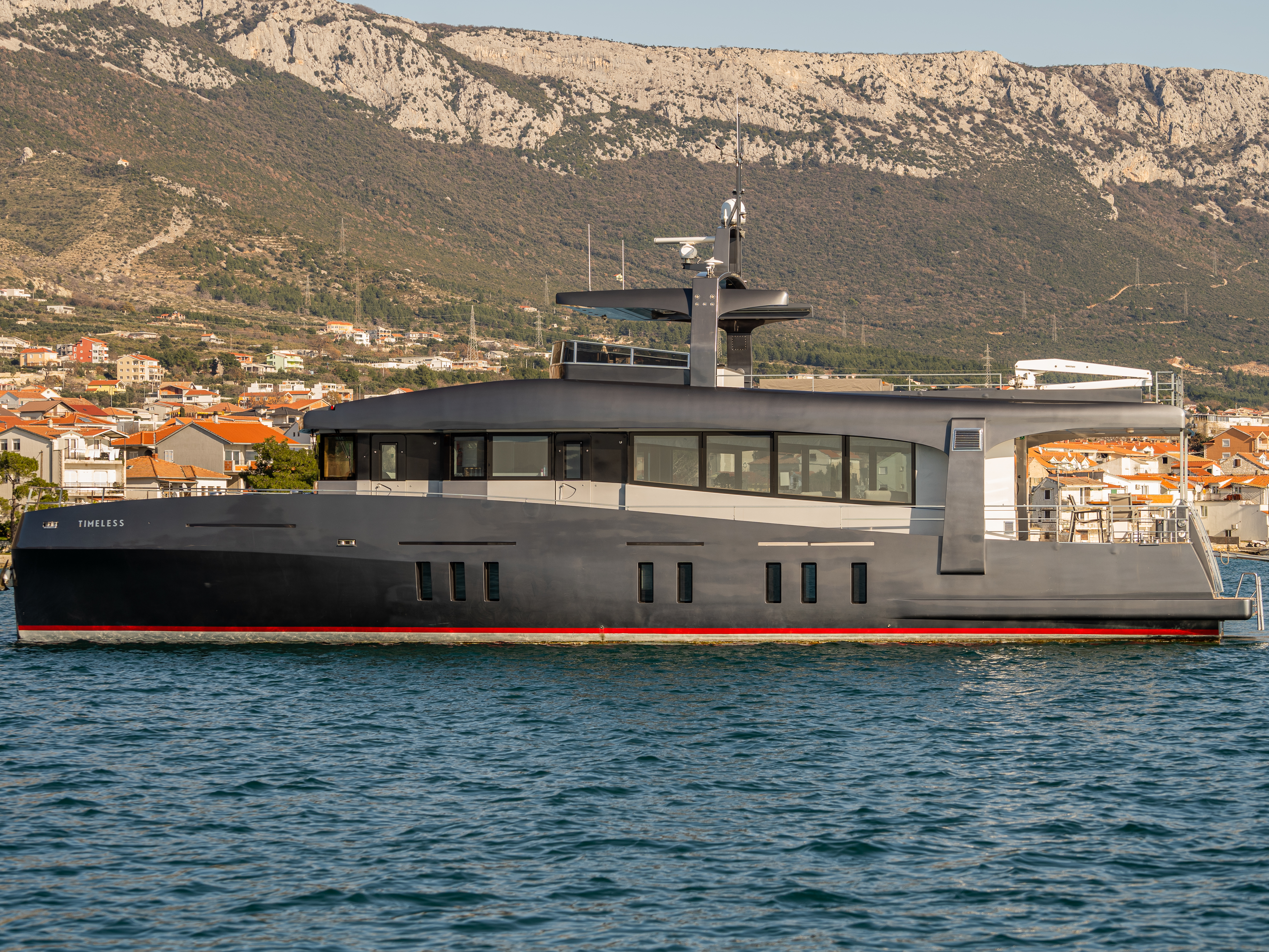 CUSTOM BUILT EXPLORER YACHT TIMELESS 80 - 4